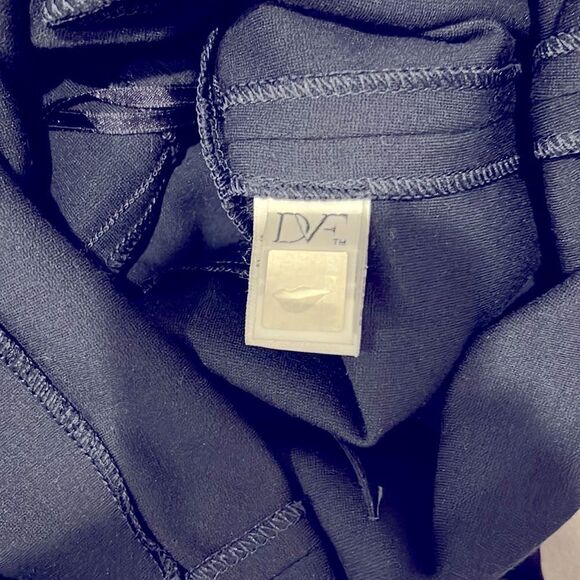 Vintage Diane Von Furstenberg navy blue designer dress w/ pockets. Med wt fabric - Picture 10 of 11